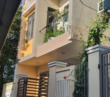 Nhà đẹp 2 tầng, thiết kế hiện đại, Trung tâm TP, Hẻm ô tô 2.x tỷ