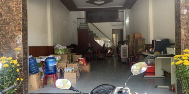 Nhà tôi kẹt tiền cần bán gấp căn nhà đắc địa mặt phố Quang Trung