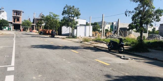 Bán 2 lô liền kề hướng Đông, ngay cổng Tài Chính Kế Toán, TT La Hà, Quảng Ngãi