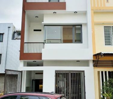 Bán nhà 3 tầng TTTP, 180m2 sàn sử dụng, mặt tiền đường nhựa 12m, Ô tô thông