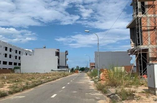 Cần tiền trả ngân hàng bán nhanh lô mặt tiền đường 12m ngay TTTP
