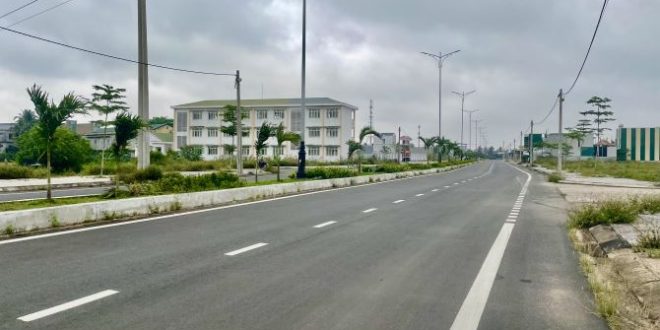 Cần bán gấp lô đất TT Sông Vệ, vườn Xùi, ngay trục đường 32m, giá chỉ 8xx tr