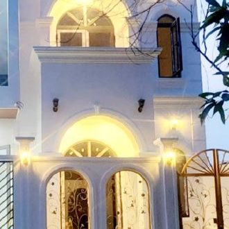 Bán nhà 2 tầng đẹp, hướng đông, hẻm ô tô 7 chỗ Nguyễn Công Phương