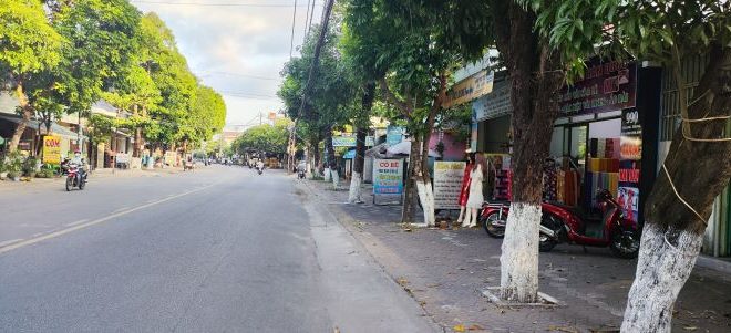Bán nhà MT kinh doanh đường Quang Trung, TP Quảng Ngãi