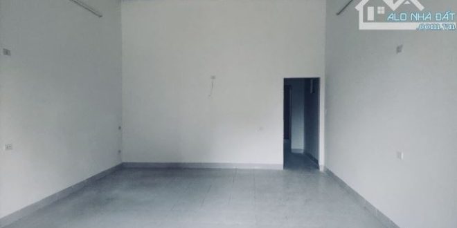Cho thuê nhà nguyên căn mặt tiền đường Bà Triệu, đối diện Cv Ba Tơ giá chỉ 6tr/tháng
