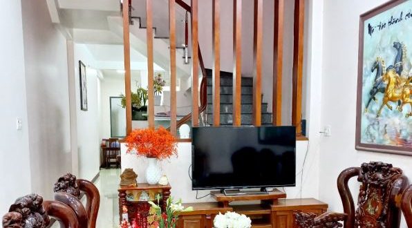 Kẹt tiền cần bán nhanh ngôi nhà 2 mê vieu công vien mặt tiền đường Nguyễn Du tp quảng Ngãi