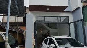 BÁN NHÀ 2 TẦNG FULL NỘI THẤT GẦN VINCOM