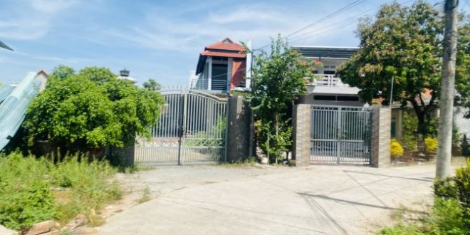Cần bán căn nhà vườn ngay trung tâm thị trấn La Hà