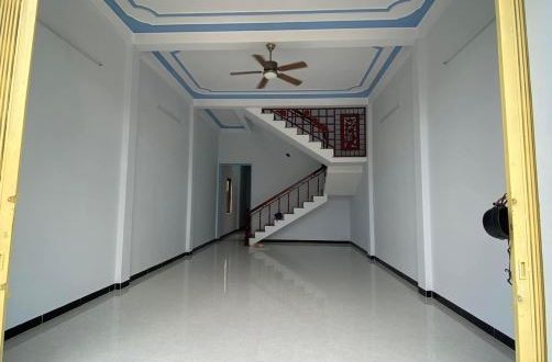 Nhà 2 tầng hẻm Lê Thánh Tôn giá rẻ chỉ cần sách valy vào là ở ngay
