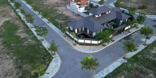 Bán lô góc 2 mặt tiền, hơn 300m2, TP Quảng Ngãi, giá chỉ 2,x tỷ