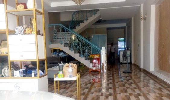Bán nhà 4 tầng siêu đẹp, Dt. 5x25m, Hướng Đông, mặt tiền đường Vạn Tượng