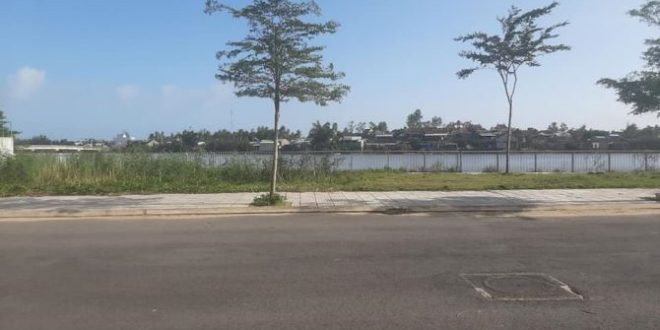 Cần  tiền bán lỗ 500 tr lô đất biệt 210m2 thự ven sông  đối diện công viên