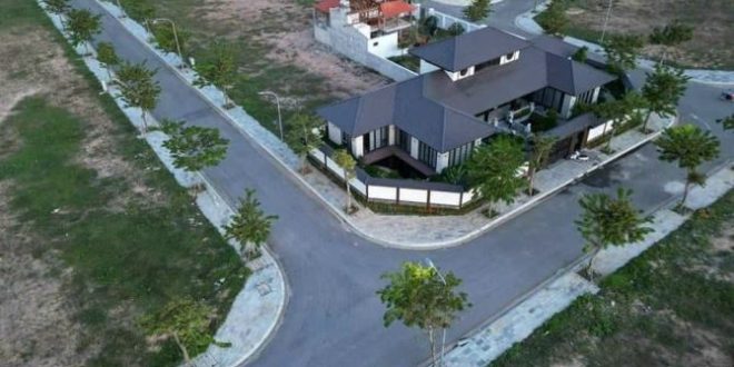 Cho thuê lô đất 2 mặt tiền, 317m2, đường 13m5, phù hợp để làm kho xưởng, tại KDC 577