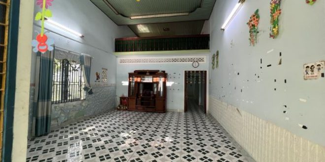 cho thuê nhà nguyên căn 12 x 30 bao gồm sân vườn rộng vị trí trung tâm phường quảng phú.