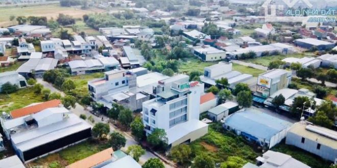 Bán khách sạn cao cấp 23 phòng, vị trí bên cạnh khu công nghiệp VSIP Quảng Ngãi