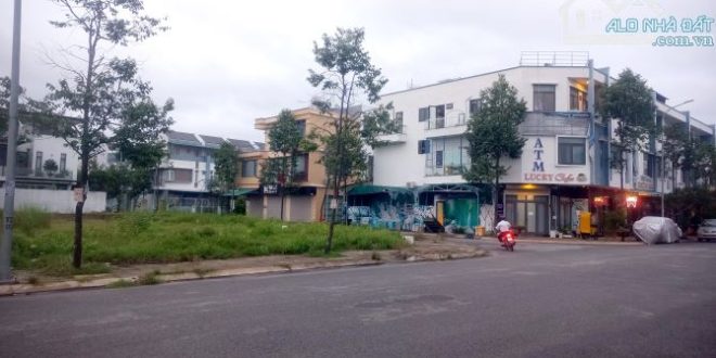 Bán lô Biệt thự 242m2 (12,5x20m) góc ngã 4 khu dân cư Uhom