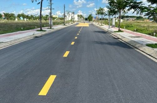 BÁN 214 m2 đường BÍCH KHÊ-TT La Hà. Đối diện hồ điều hòa công viên trung tâm. sổ đỏ