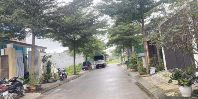 BÁN ĐẤT GẦN CHỢ ĐẦU MỐI NÔNG SẢN, ĐƯỜNG NHỰA CÓ VỈA HÈ, XE TẢI BONBON