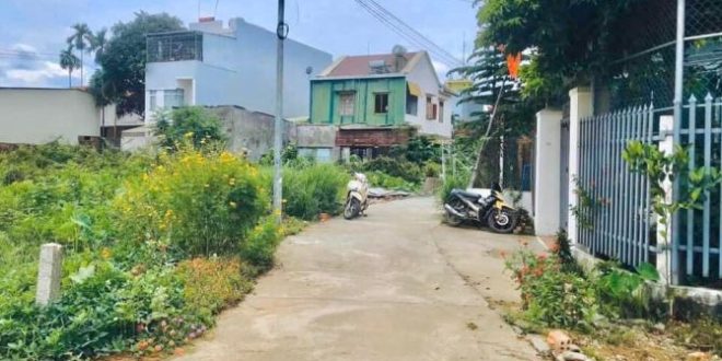 Cần bán lô đất hẻm 452 Phan Đình Phùng, phường Chánh Lộ, tttp Quảng Ngãi.