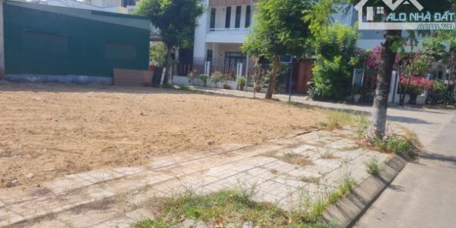 BÁN LÔ GÓC NGỌC BẢO VIÊN VIEW PHỐ ĐI BỘ