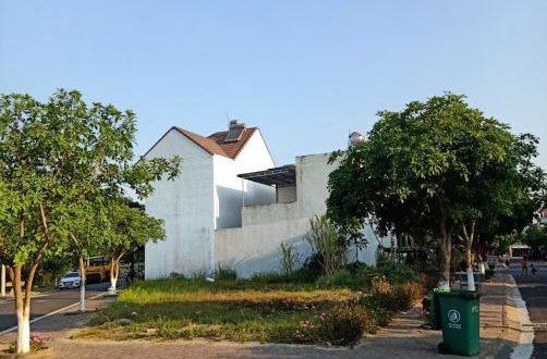 Bán lô biệt thự 3 mặt tiền đường trung tâm phường trương Quang Trọng veu kênh
