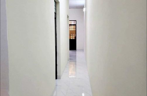 Bán nhà trung tâm thành phố Quảng Ngãi, đường oto cách lê lợi 20m, hướng tây. 100mv, 1,75