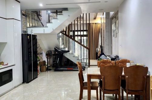 Nhà đẹp siêu trung tâm dành cho khách hợp hướng tây