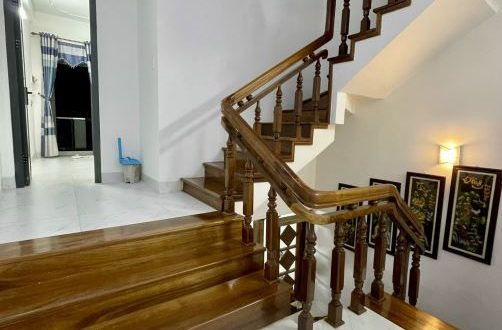 Nhà hướng đông hẻm oto gần trường Lê Khiết