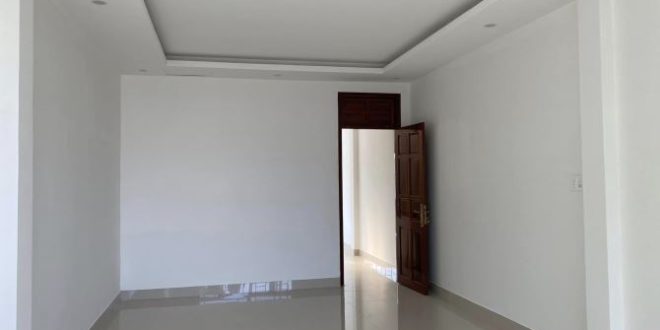 Bán nhà mặt tiền kinh doanh vị trí đắc địa sầm uất đường Nguyễn Nghiêm