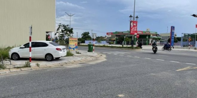 Hai lô liền kề Mặt tiền đường Chu Văn An, đường dẫn cầu Thạch Bích