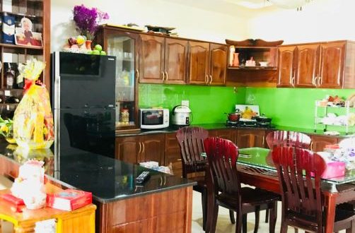 CHO THUÊ NGUYÊN CĂN NHÀ 3 TẦNG CÓ KHU BẢO VỆ CÁCH VINCOM 700m