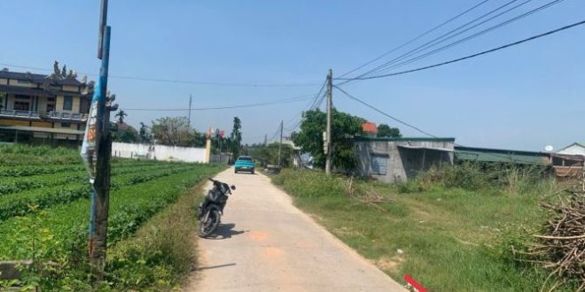 ???? Chủ gởi đất sau lưng uỷ ban Tịnh Hà đường oto thông  . quảng ngãi